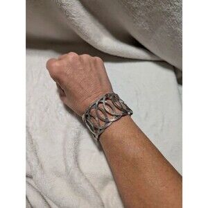 Chic Silver Tone Diamond Cut Textured Interlocking Loop Open Cuff Bracelet